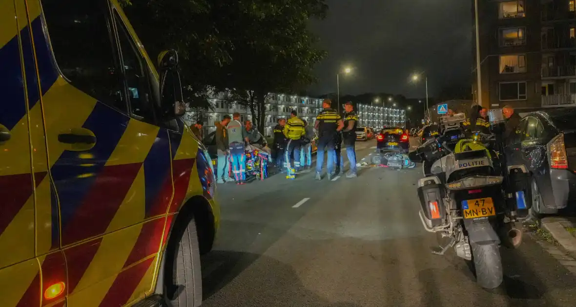 Automobilist krijgt harde botsing met scooterrijder - Foto 1