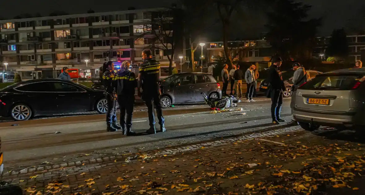 Automobilist krijgt harde botsing met scooterrijder - Foto 4