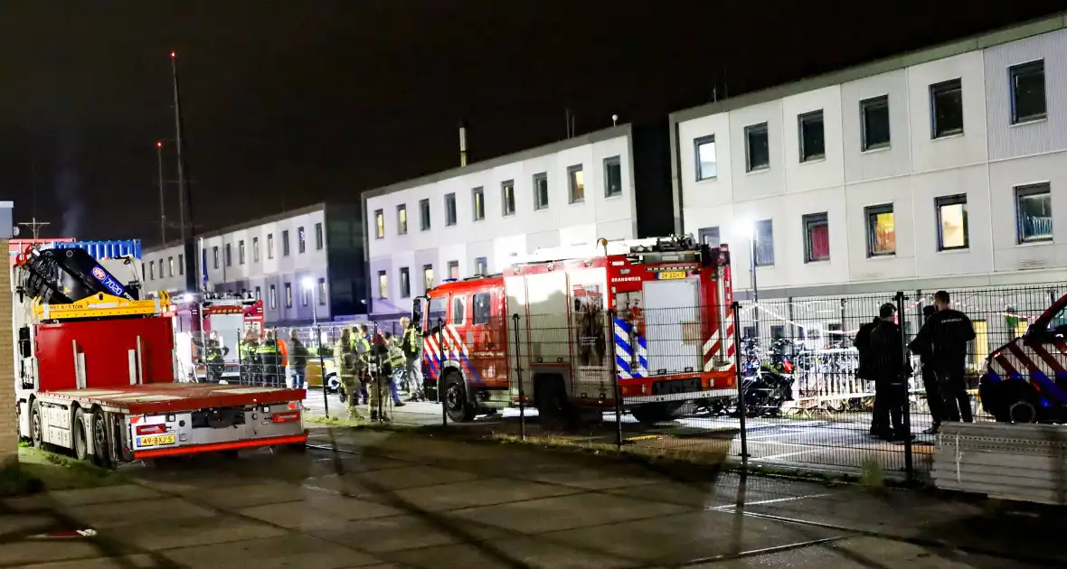 Ruim honderd asielzoekers geëvacueerd wegens brand op boot - Foto 3