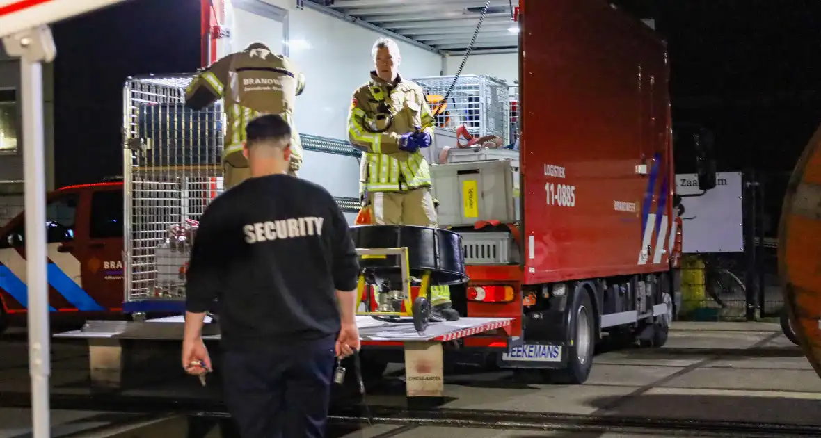 Ruim honderd asielzoekers geëvacueerd wegens brand op boot - Foto 4