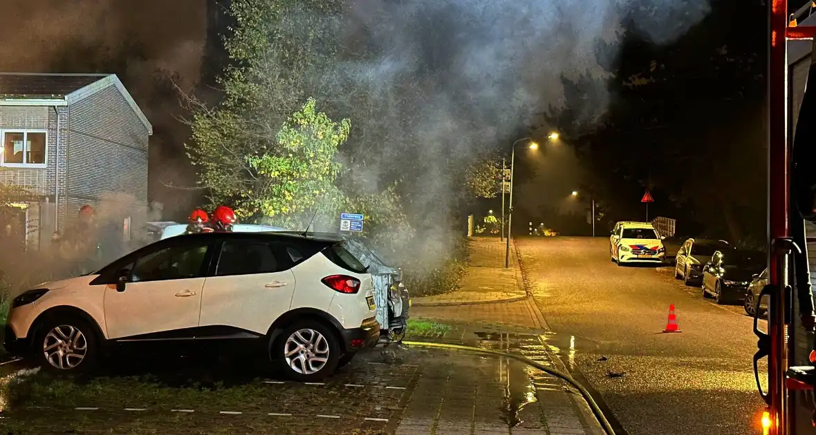 Auto volledig uitgebrand naast woning - Foto 5