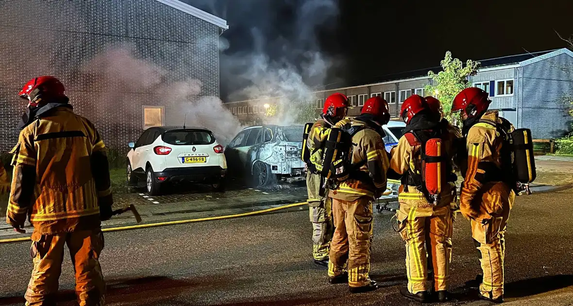 Auto volledig uitgebrand naast woning - Foto 8