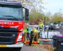 Brandweer hijst persoon uit boot