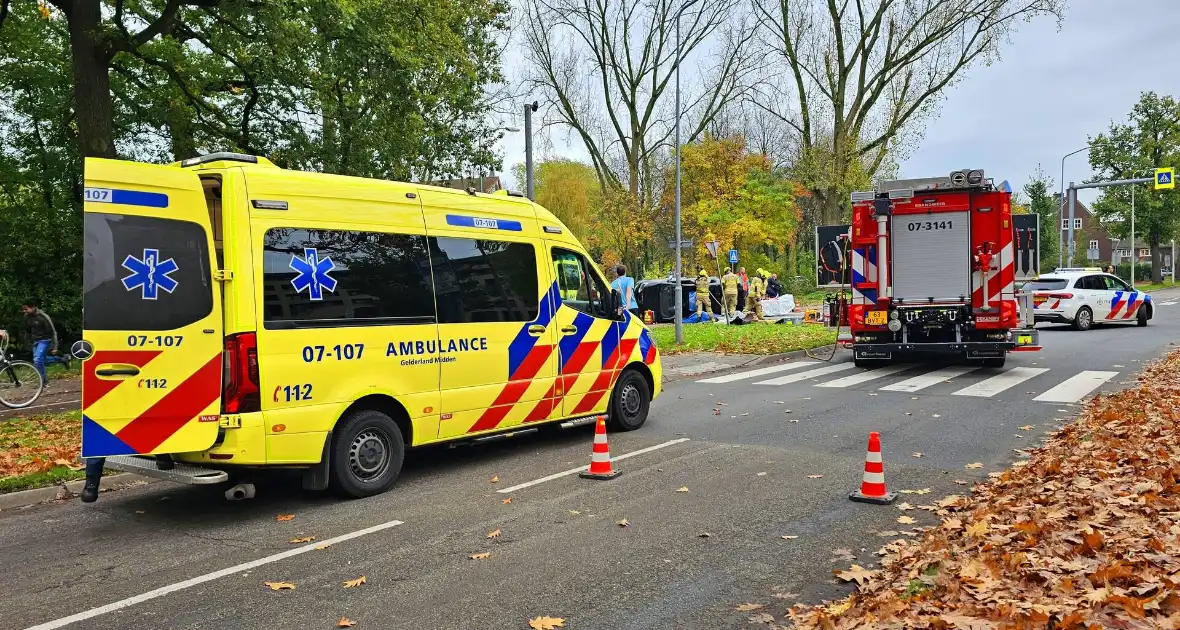 Voertuig gekanteld bij ernstig ongeval - Foto 1