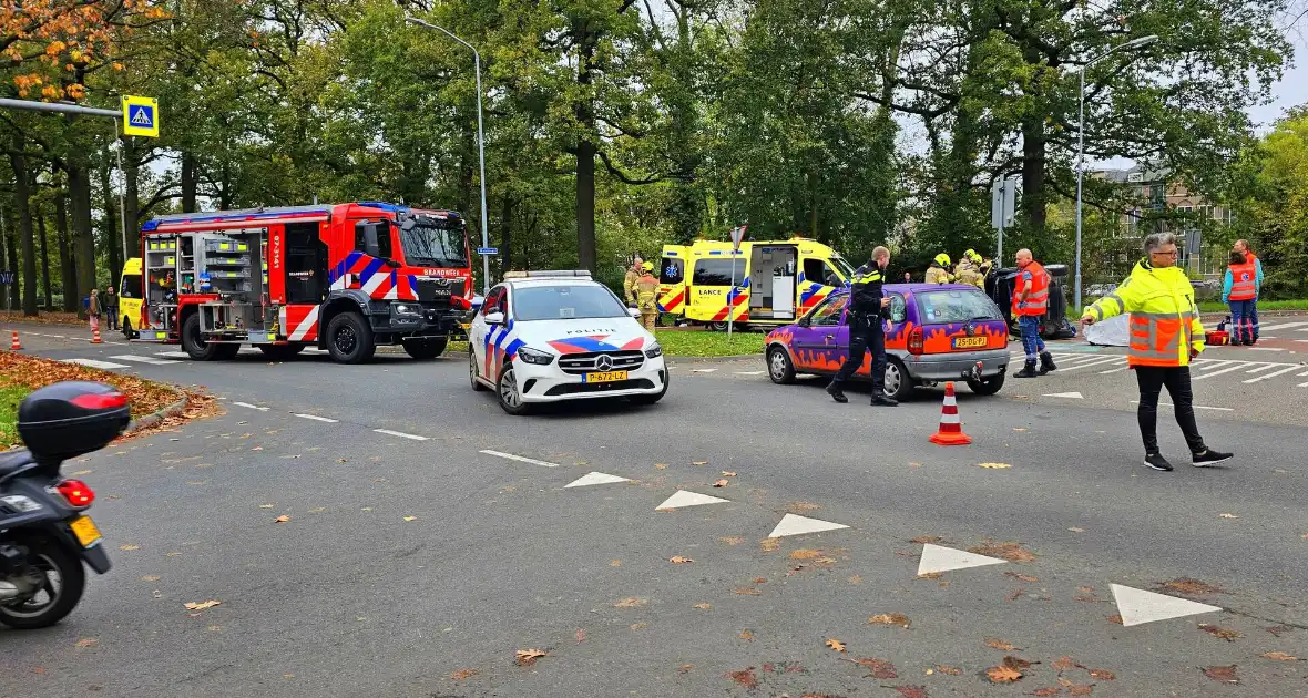 Voertuig gekanteld bij ernstig ongeval - Foto 2