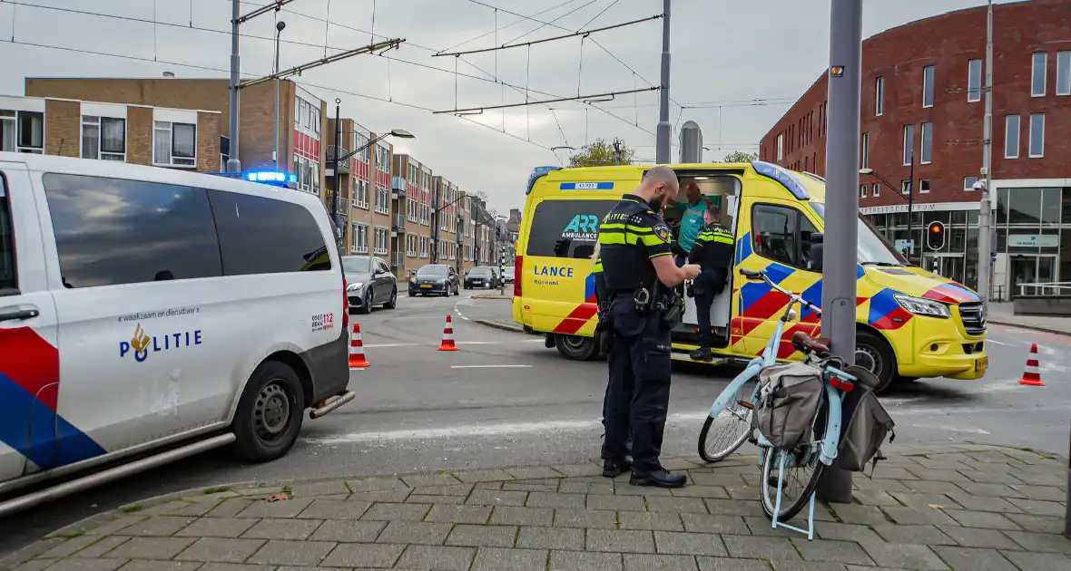 Vrachtwagen neemt bocht te ruim en veroorzaakt aanrijding