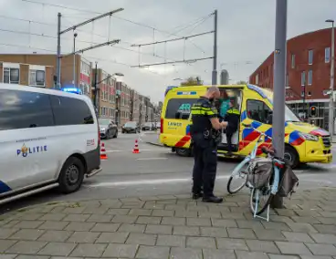 Vrachtwagen neemt bocht te ruim en veroorzaakt aanrijding