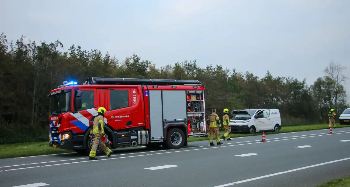 Flinke vertraging na botsing tussen bestelbussen