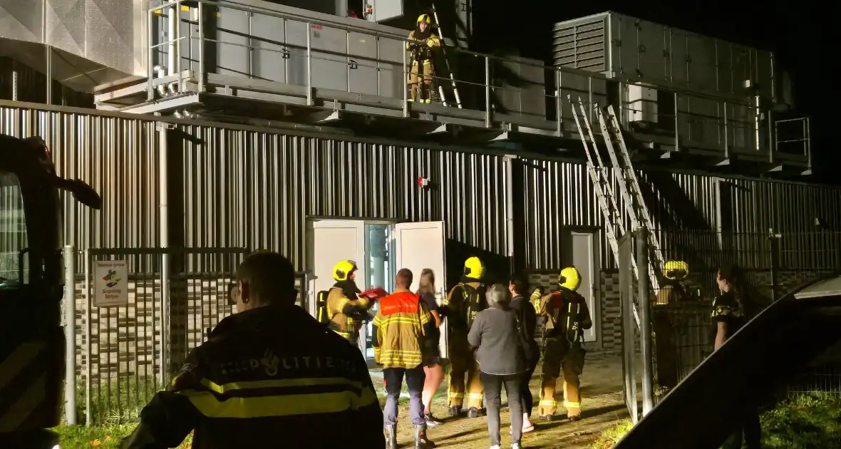 Onderzoek naar mogelijk brand in sportcentrum - Foto 6