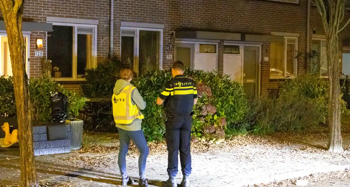 Politie valt woning binnen, drie aanhoudingen - Foto 1