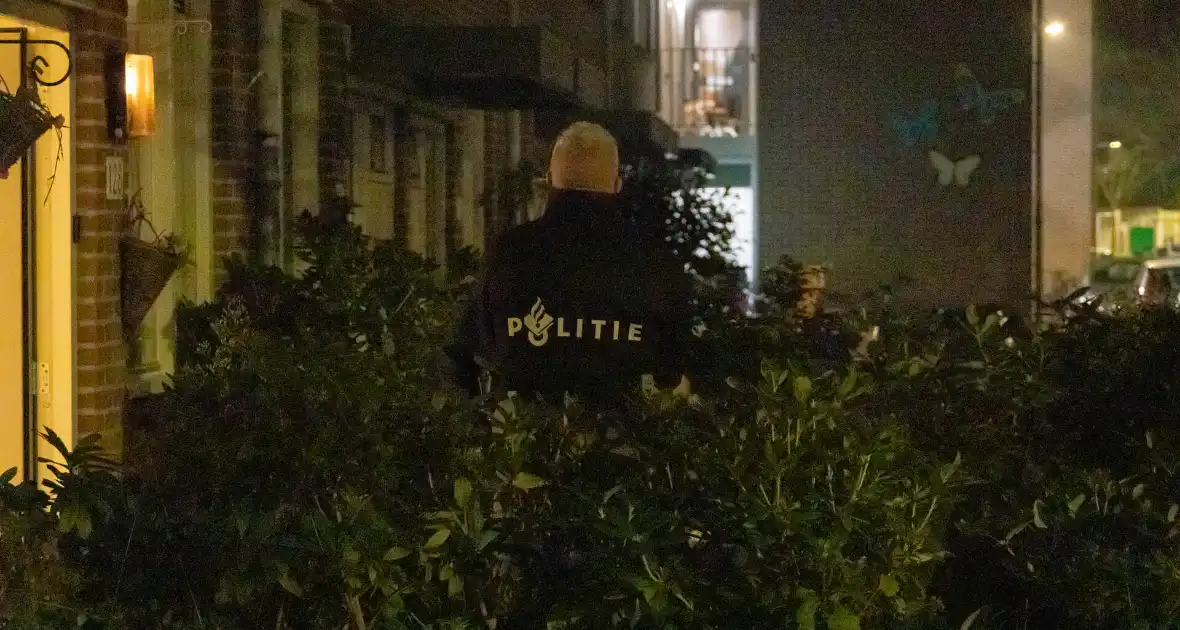 Politie valt woning binnen, drie aanhoudingen - Foto 2