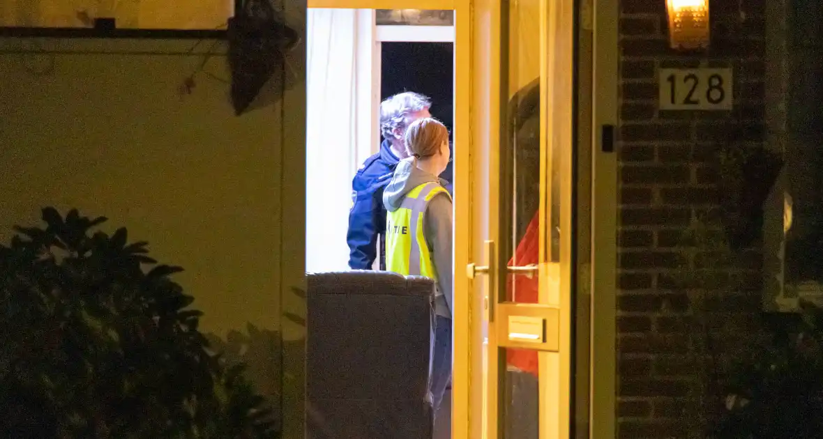 Politie valt woning binnen, drie aanhoudingen - Foto 6