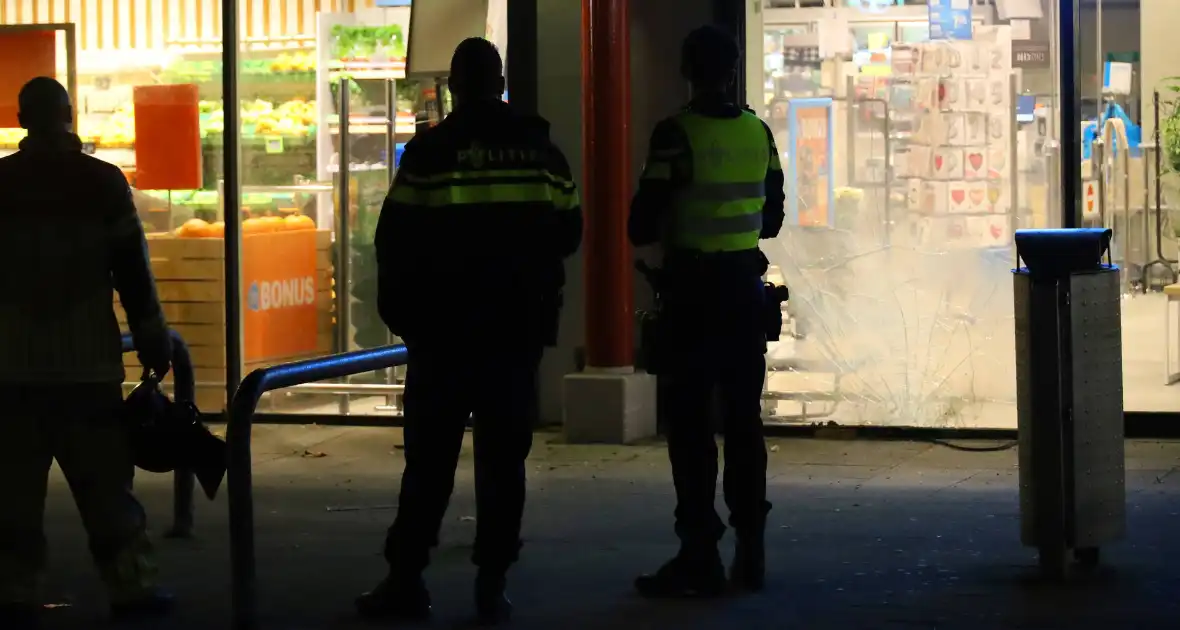 Politie doet onderzoek naar explosie bij filiaal Albert Heijn - Foto 1