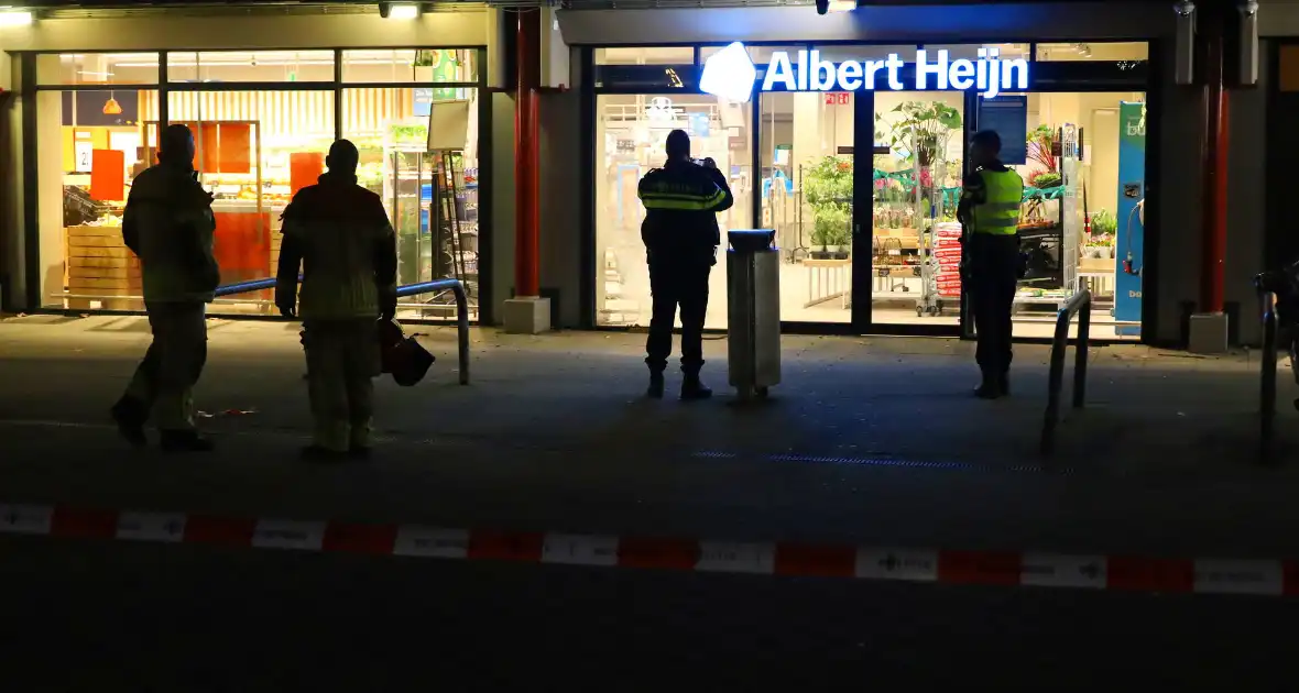 Politie doet onderzoek naar explosie bij filiaal Albert Heijn - Foto 2