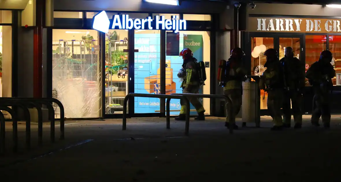 Politie doet onderzoek naar explosie bij filiaal Albert Heijn - Foto 3