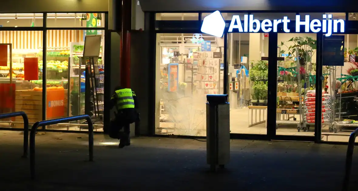 Politie doet onderzoek naar explosie bij filiaal Albert Heijn - Foto 6