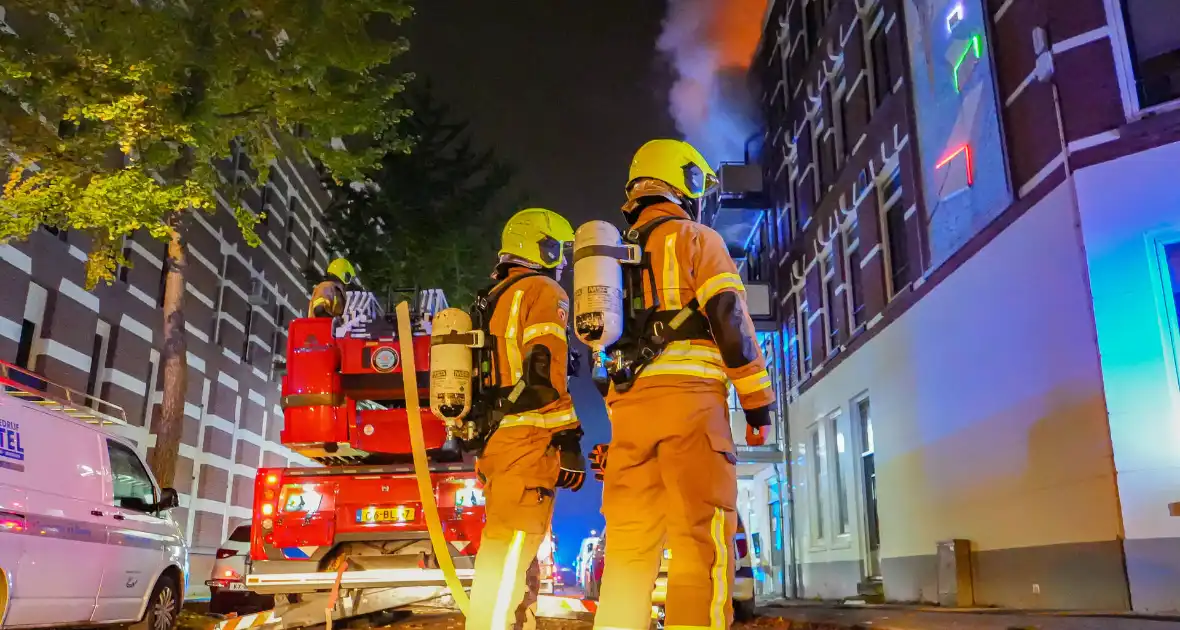 Tweede uitslaande brand in paar uur tijd - Foto 20