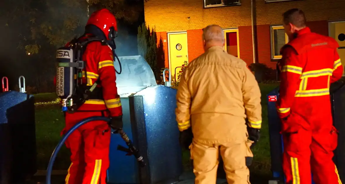 Brandweer blust brand in ondergrondse papiercontainer - Foto 6