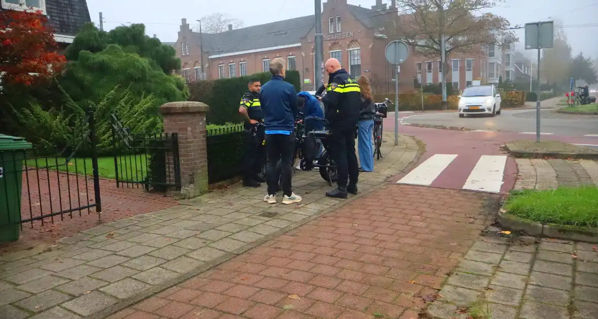 Fatbiker raakt gewond bij botsing met auto op rotonde - Foto 1