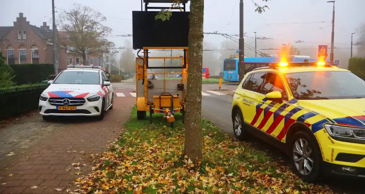 Fatbiker raakt gewond bij botsing met auto op rotonde - Foto 4