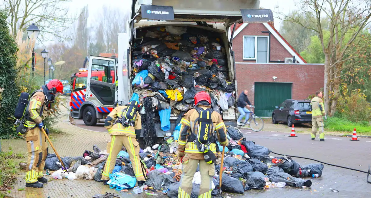 Brand in vuilniswagen snel geblust