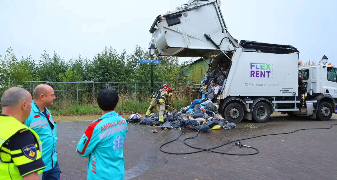 Brand in vuilniswagen snel geblust - Foto 1