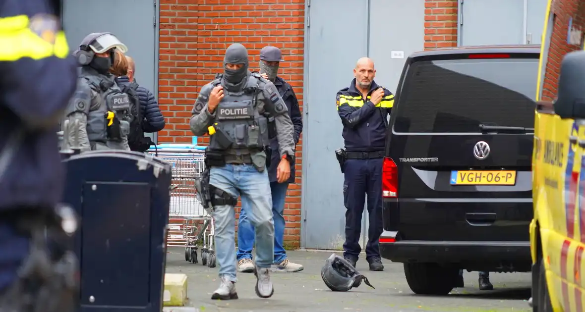 Man met verward gedrag in woning nabij winkelcentrum - Foto 1