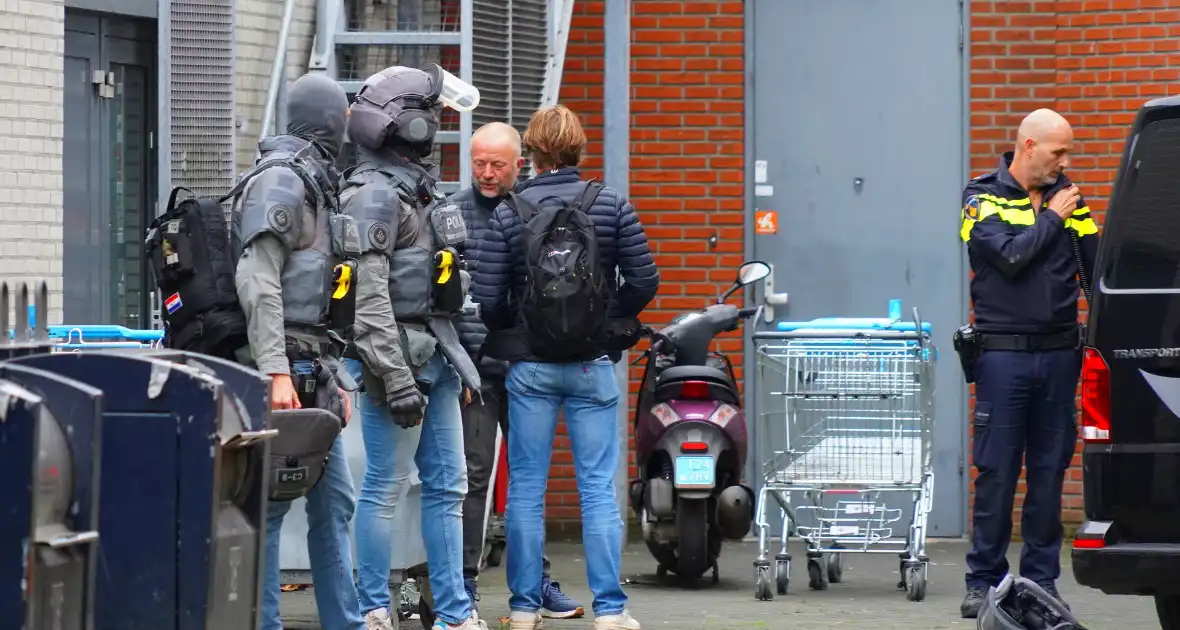 Man met verward gedrag in woning nabij winkelcentrum - Foto 2