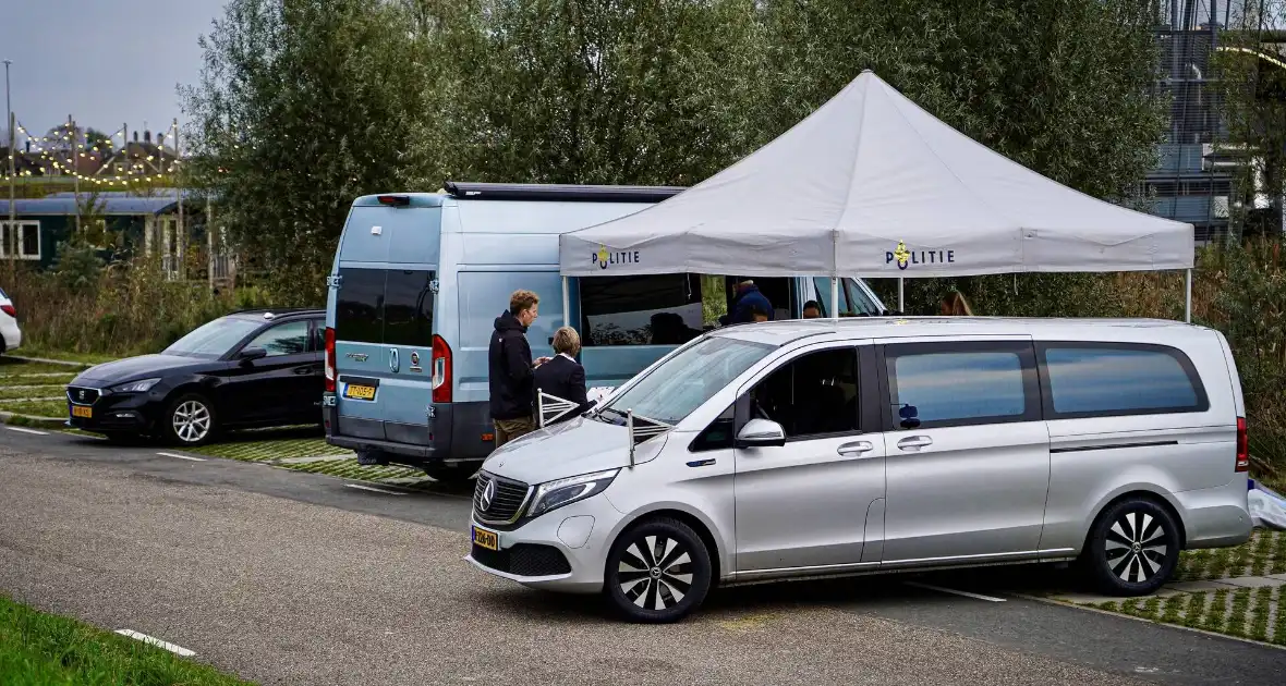 Overleden persoon aangetroffen in geparkeerde camper - Foto 2