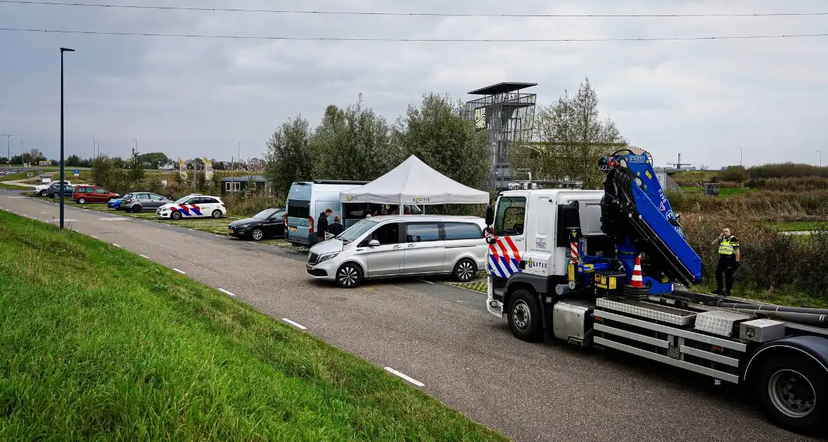 Overleden persoon aangetroffen in geparkeerde camper - Foto 4