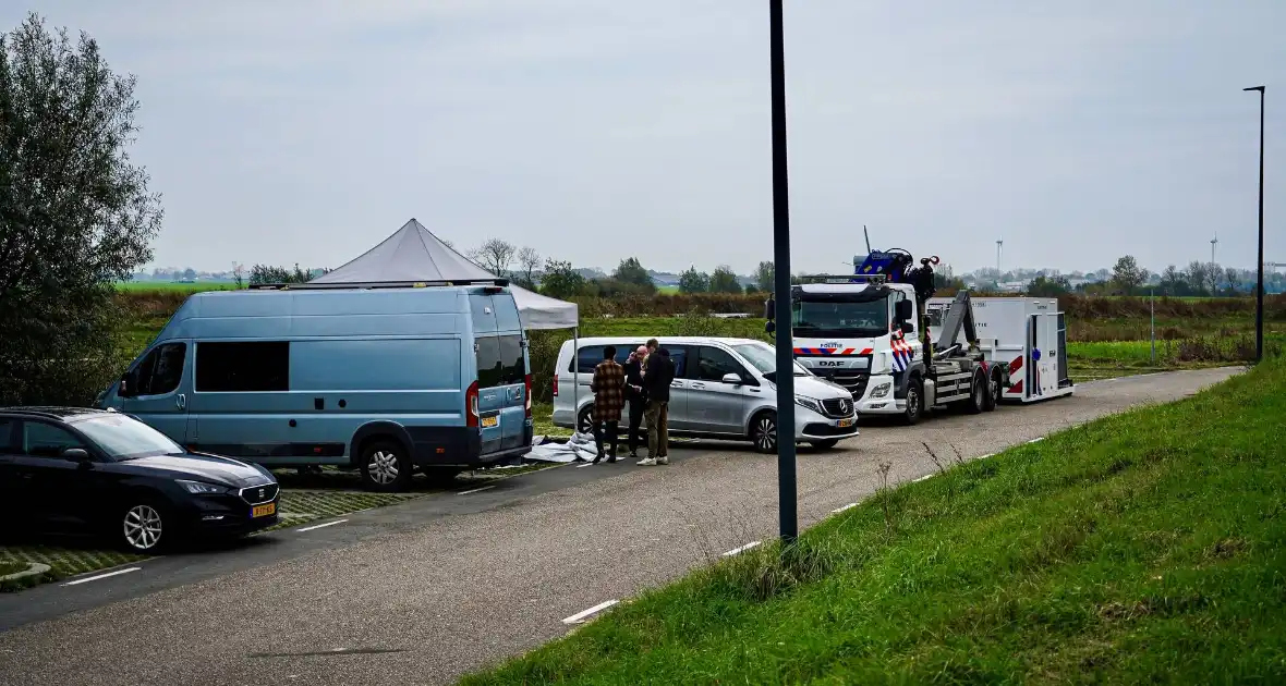 Overleden persoon aangetroffen in geparkeerde camper - Foto 6