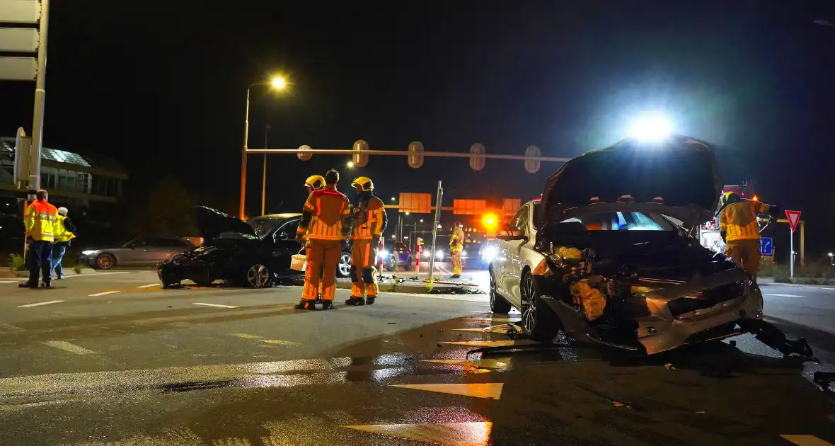 Lesauto betrokken bij frontale aanrijding op kruising