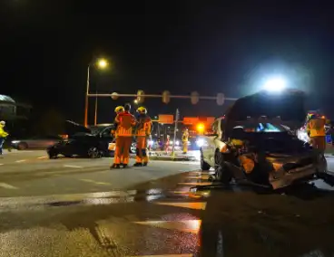 Lesauto betrokken bij frontale aanrijding op kruising