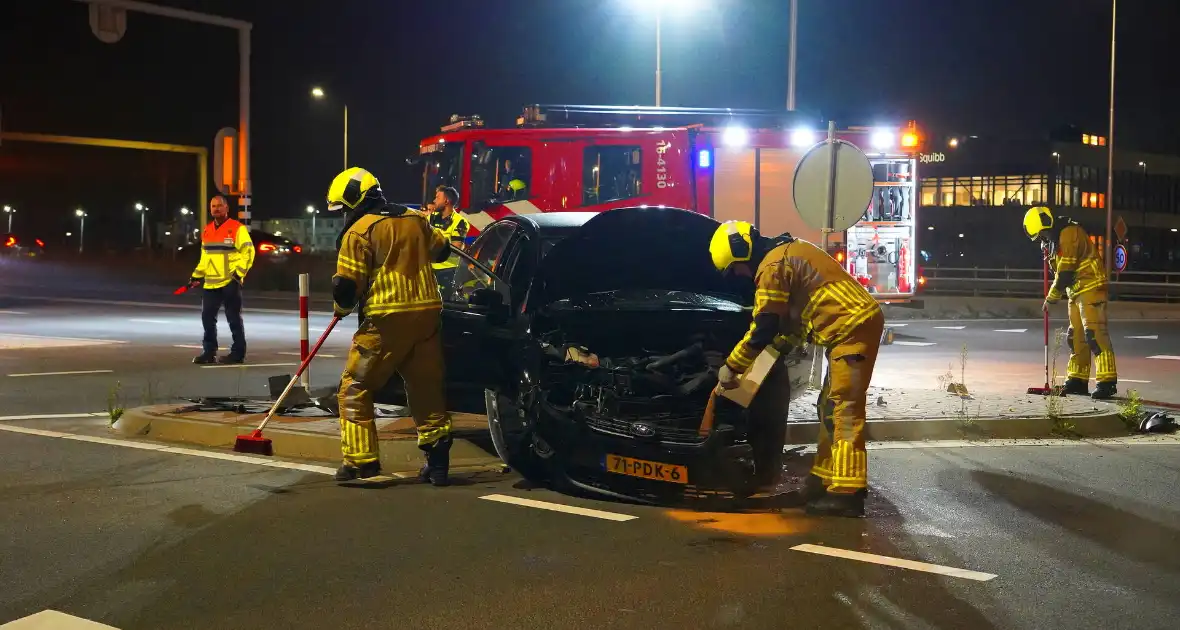 Lesauto betrokken bij frontale aanrijding op kruising - Foto 3