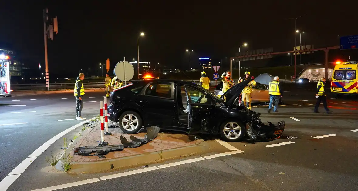 Lesauto betrokken bij frontale aanrijding op kruising - Foto 4