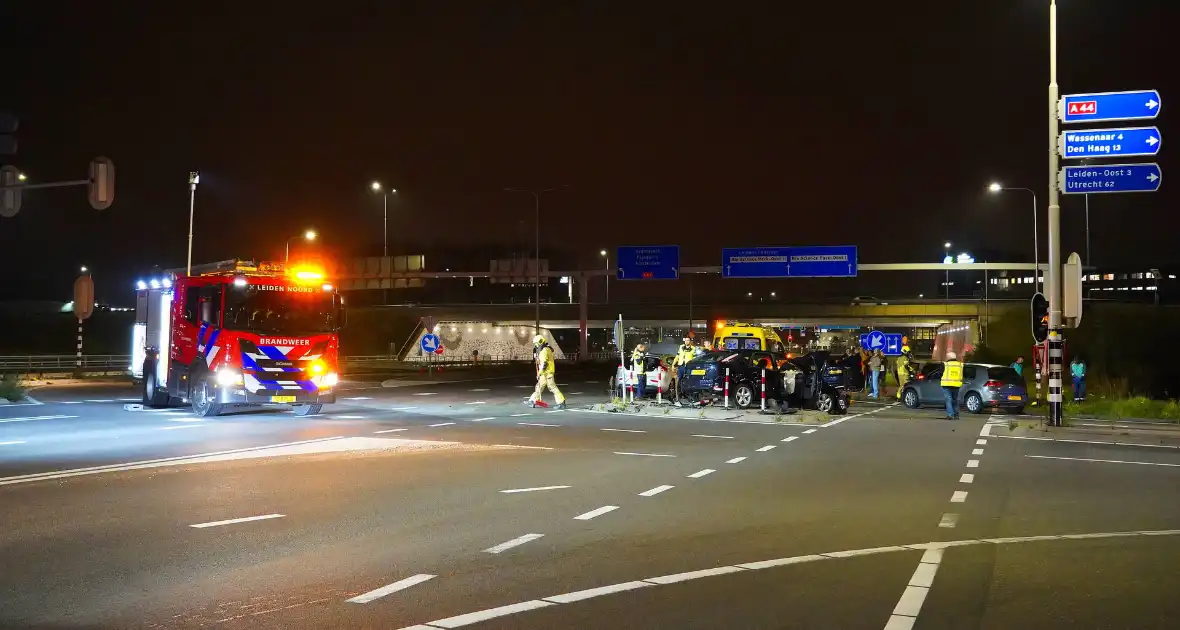 Lesauto betrokken bij frontale aanrijding op kruising - Foto 6