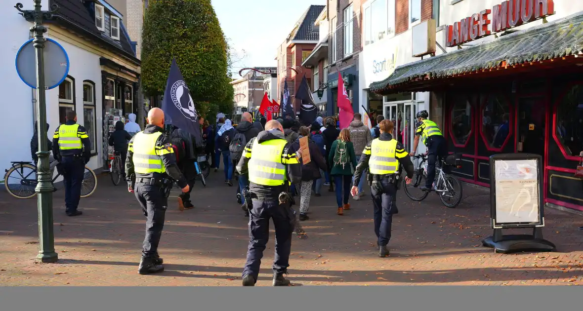 Vlagdiscussie escaleert tot protest - Foto 13