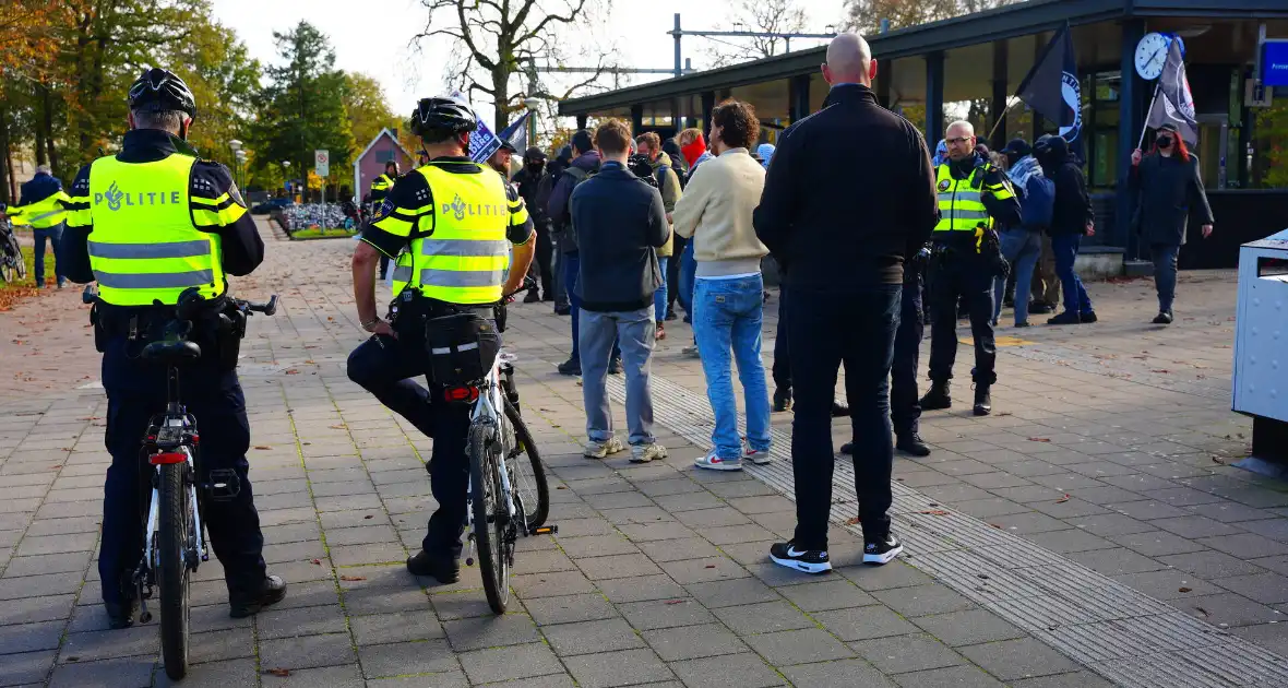 Vlagdiscussie escaleert tot protest - Foto 9