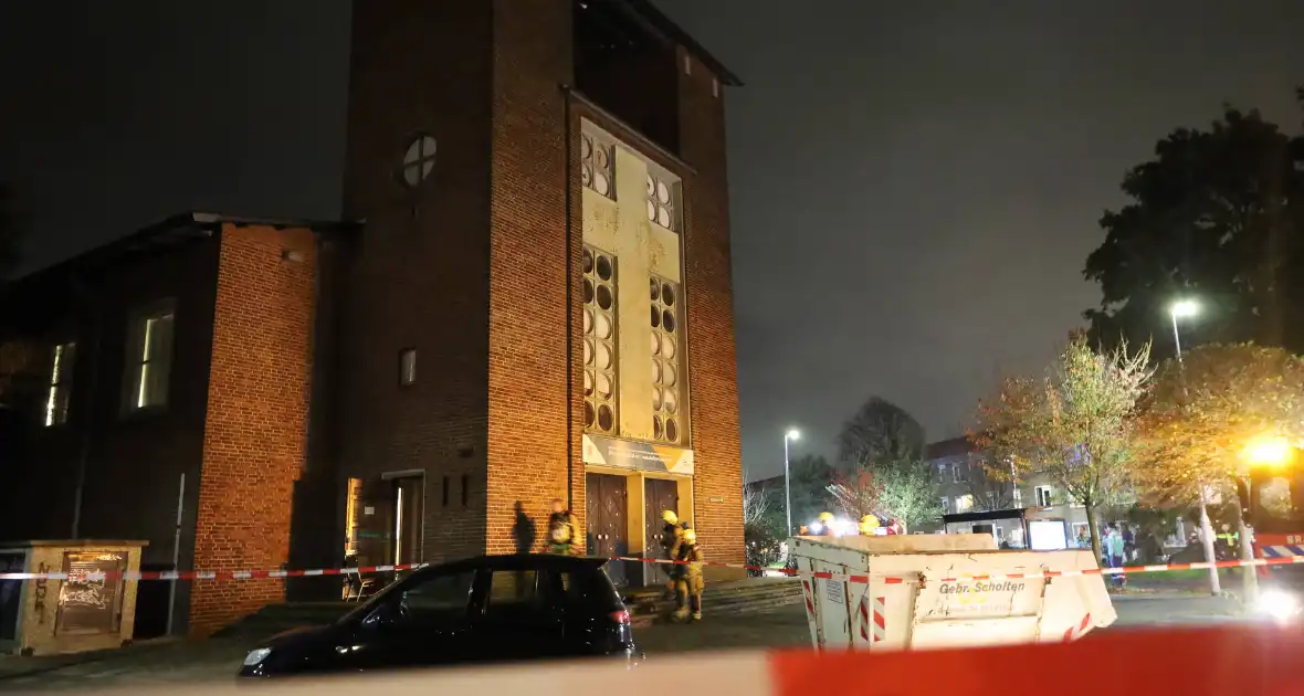 Brand in kerk ontdekt door aanwezigen