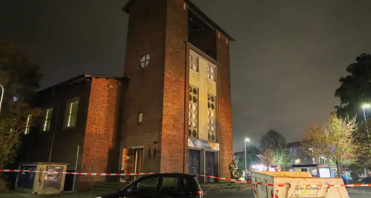 Brand in kerk ontdekt door aanwezigen - Foto 5