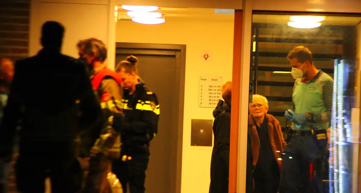 Ouderen ontruimd wegens brand in flat - Foto 10