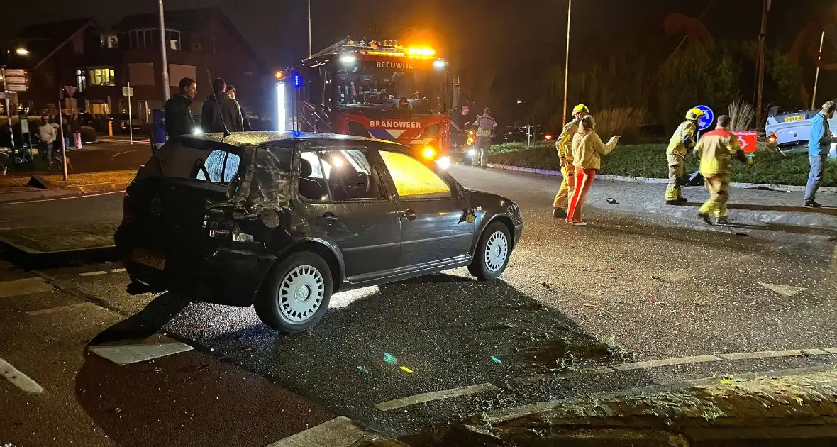 Auto gelanceerd en gecrasht, inzittenden gewond