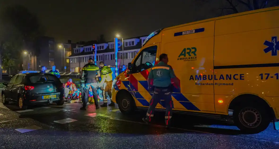 Fietser zonder licht aangereden door personenauto - Foto 4