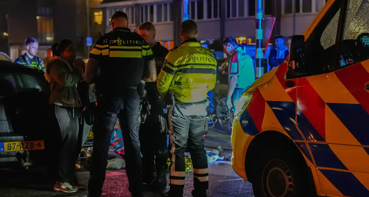 Fietser zonder licht aangereden door personenauto - Foto 5