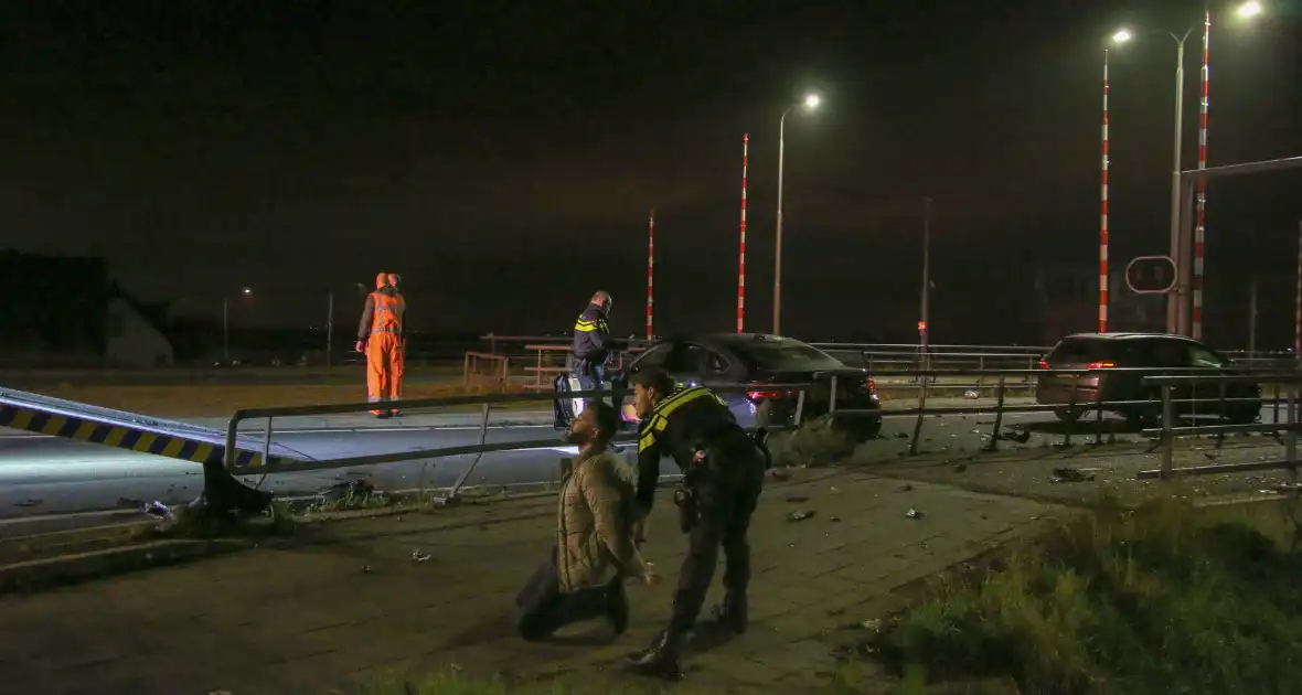 Vuurwapen aangetroffen bij flinke aanrijding - Foto 3