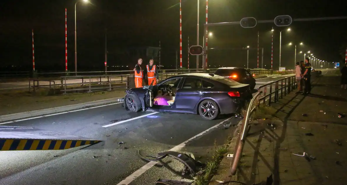 Vuurwapen aangetroffen bij flinke aanrijding - Foto 4