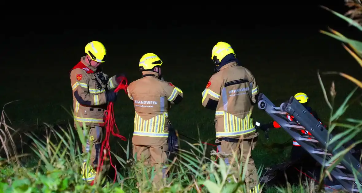 Auto belandt op de kop in sloot, bestuurder spoorloos - Foto 3