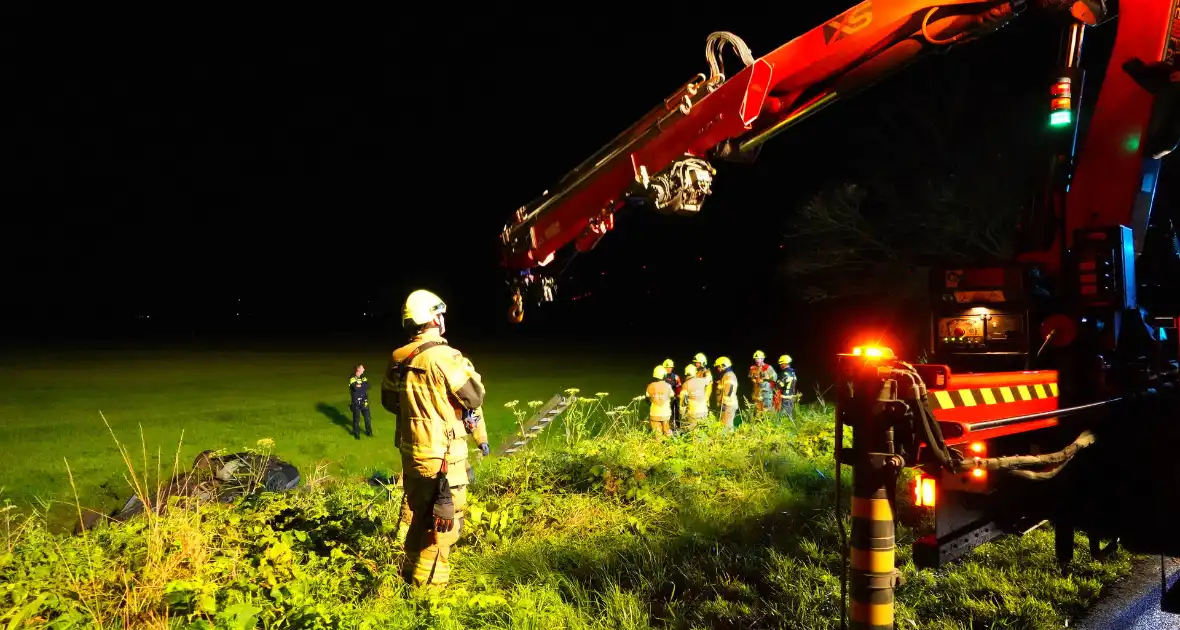 Auto belandt op de kop in sloot, bestuurder spoorloos - Foto 5