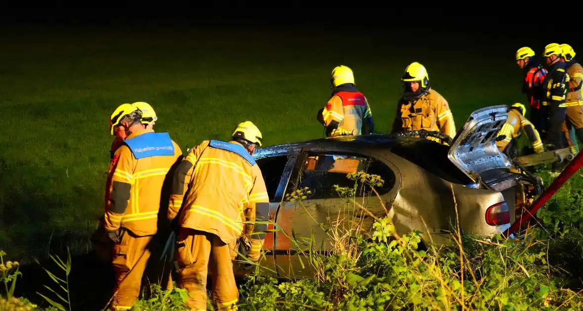 Auto belandt op de kop in sloot, bestuurder spoorloos - Foto 7