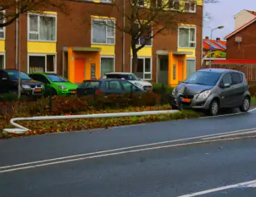 Automobiliste rijdt lantaarnpaal omver